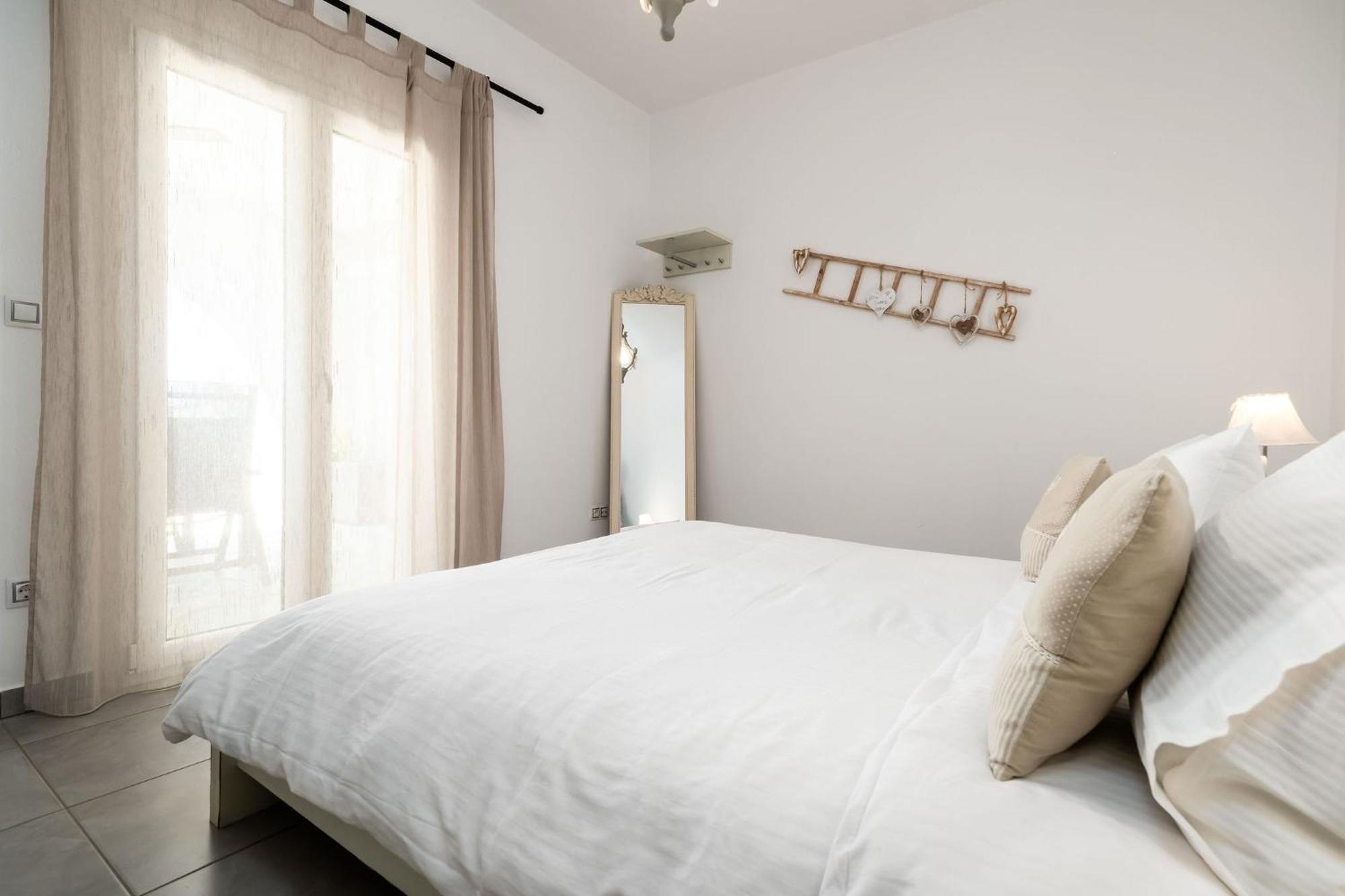 Azzurro Bianco Suites Párosz Kültér fotó