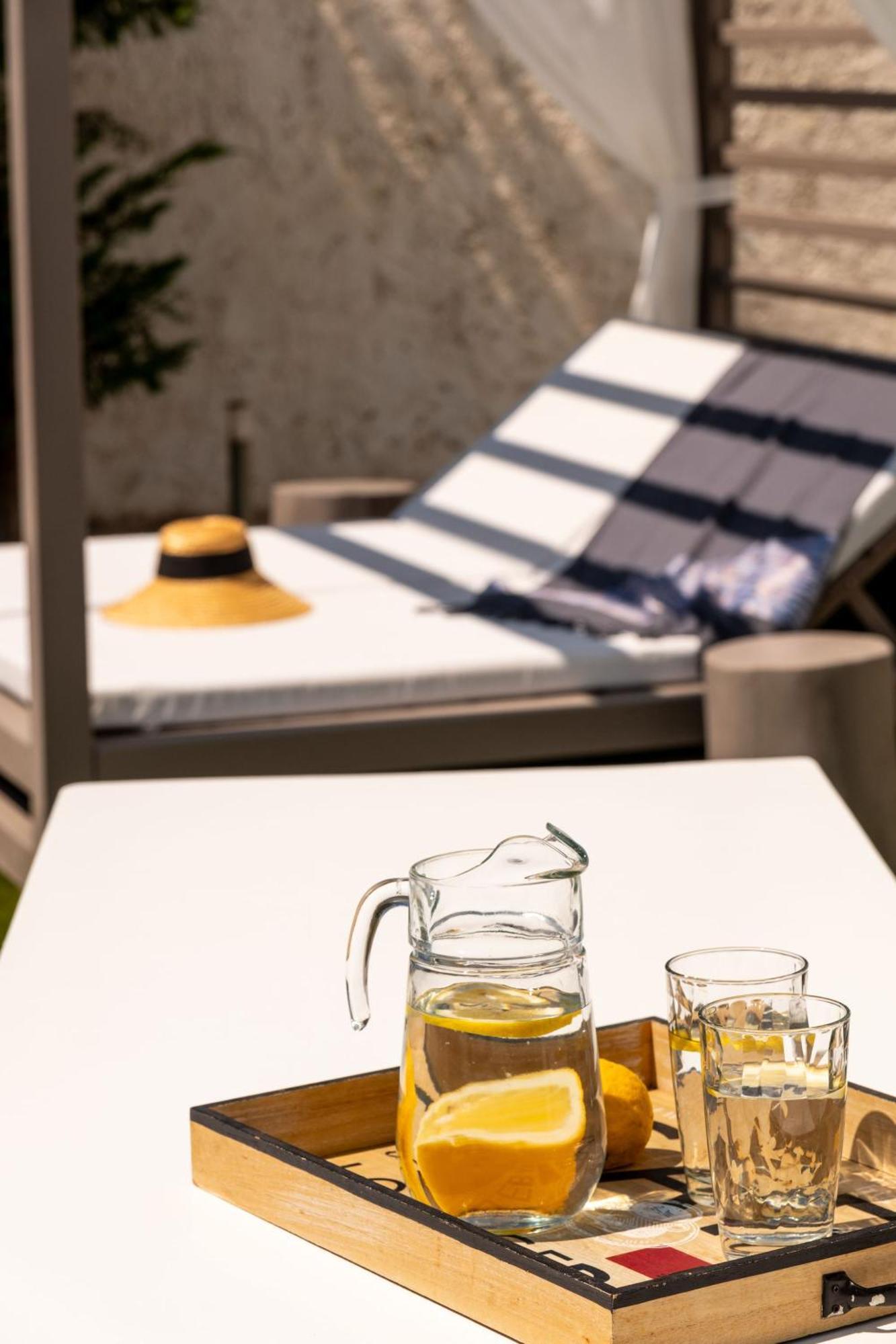 Azzurro Bianco Suites Párosz Kültér fotó